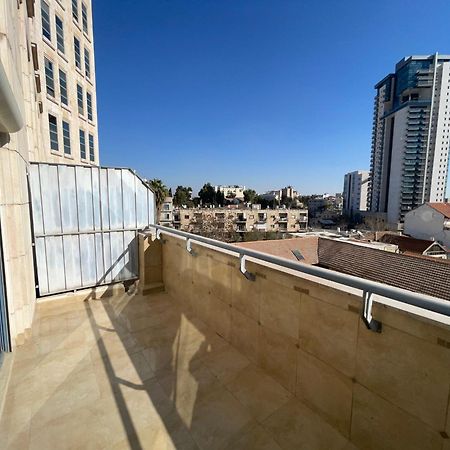 Beautiful Apartment In Center Of Jerusalem Exterior photo